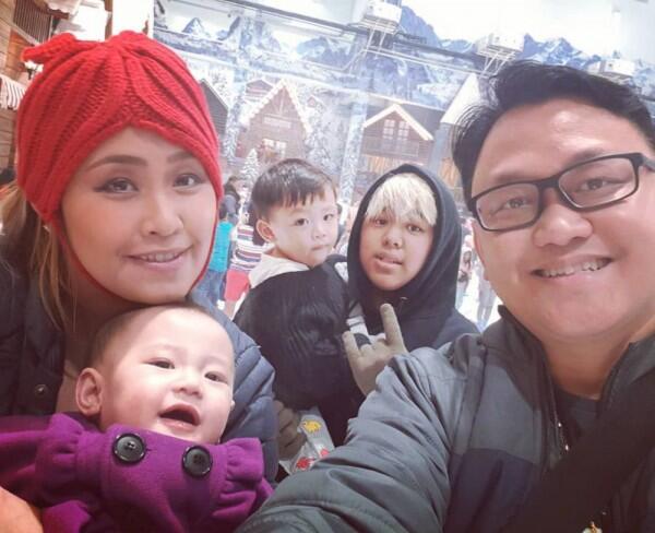 Jarang Diekspos! 10 Momen Bahagia Pinkan Mambo dan Suami Tersayang