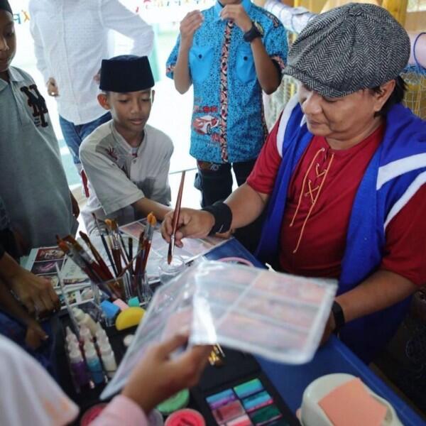 Jauh dari Kesan Mewah, 10 Potret Perayaan Ultah ke-20 Salmafina Sunan