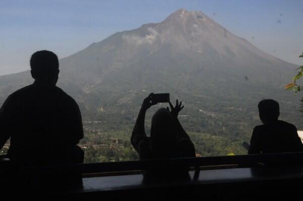 Satatus Waspada, Gunung Merapi Luncurkan Awan Panas Hingga 950 Meter