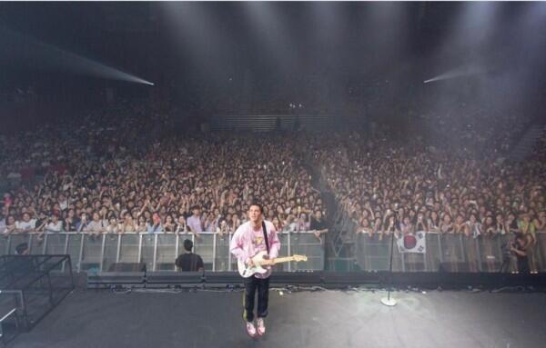 Sempat Batal, 10 Momen di Konser LANY yang Bikin Galau hingga Terharu