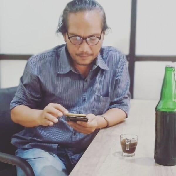 10 Potret Whani Darmawan, Pelayan Gigih dan Setia di Film Bumi Manusia