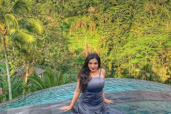 Ashanty & 5 Artis yang Dikritik Netizen karena Berpose di Kolam Renang