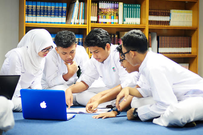 Pemanfaatan Teknologi untuk Proses Belajar dan Peran Serta Orang tua Di dalamnya