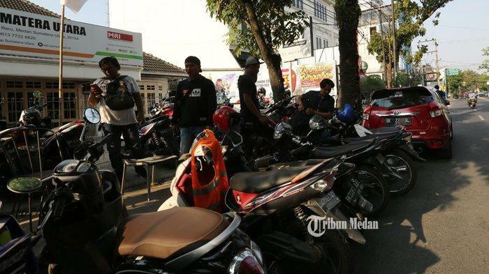 Tarif Parkir Sepeda Motor di Jalan Abdullah Lubis Medan Rp 10 Ribu