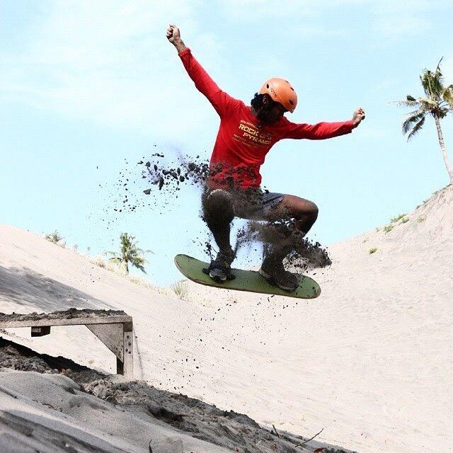 Tempat Paling Cocok Bermain Sandboarding 