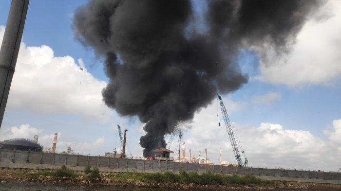 Tumpahan Minyak Belum Kelar, Kini Kilang Pertamina Kebakaran