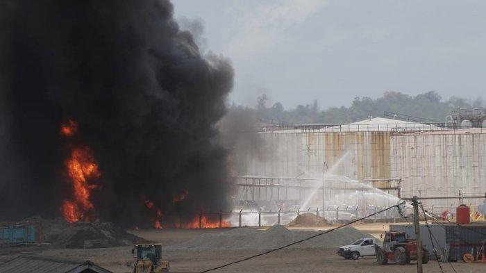 Tumpahan Minyak Belum Kelar, Kini Kilang Pertamina Kebakaran