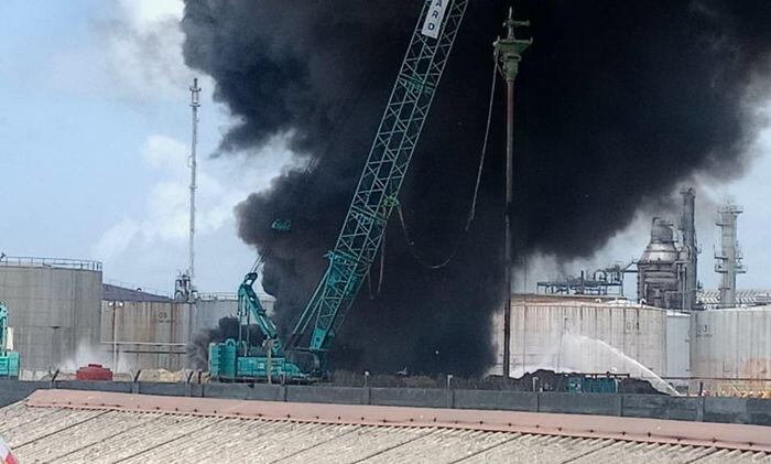 Pipa kilang minyak Pertamina Balikpapan terbakar selama 2,5 jam