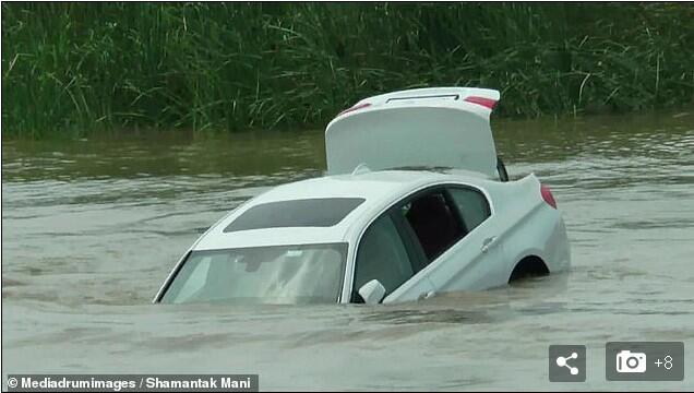Pria Ini Mendapatkan Kado Mobil Mewah BMW Dari Orangtuanya Malah Dibuang ke Sungai