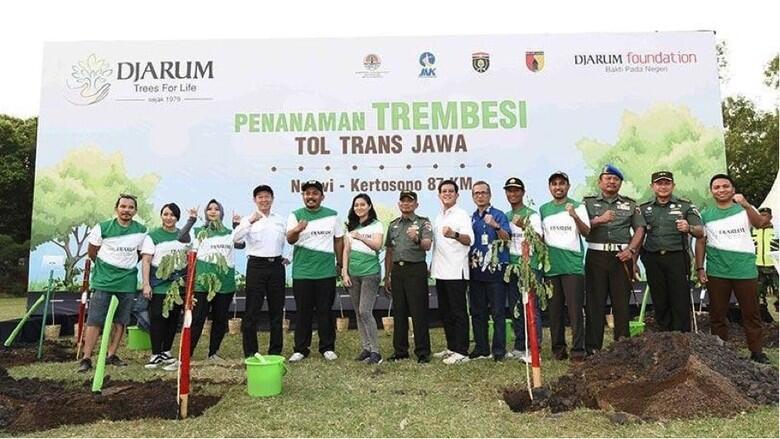 Djarum Foundation Hijaukan 87 KM Ruas Tol Ngawi-Kertosono