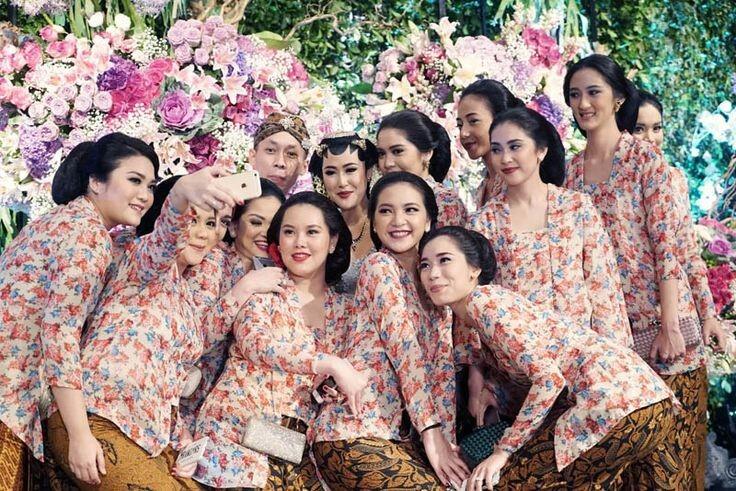 Memaksimalkan Gaya Padu Padan Trend Kebaya Kutu Baru Modern dengan Motif Atraktif