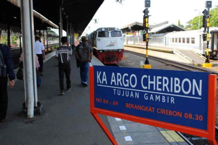 Kenalin Nih! Argo Cheribon, Kereta Favorit Warga Cirebon-Tegal