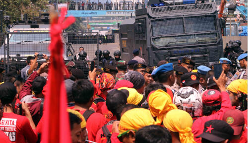 Demo di DPR, Buruh Ditangkap Sampai Ditelanjangi, Wartawan Juga!!