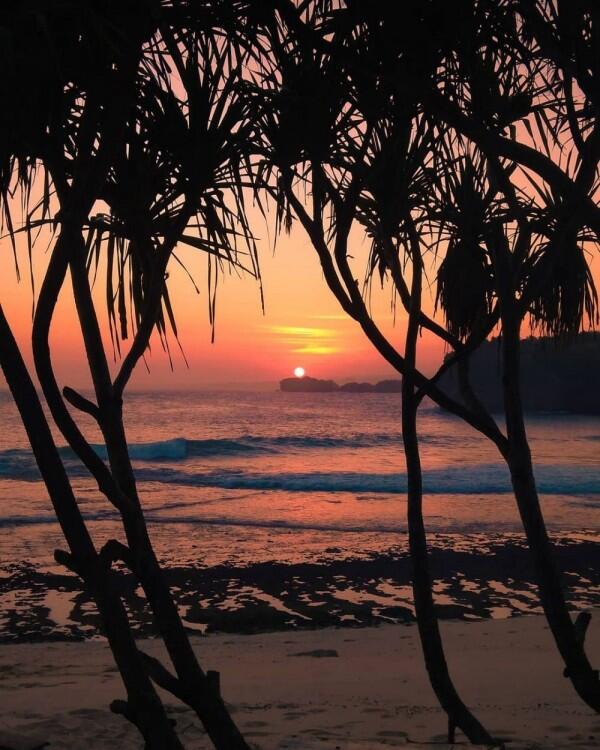 7 Rekomendasi Spot Sunset Paling Epik di Pacitan, Bikin Lupa Pulang