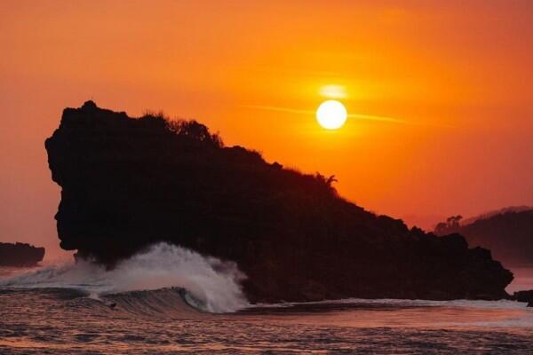 7 Rekomendasi Spot Sunset Paling Epik di Pacitan, Bikin Lupa Pulang