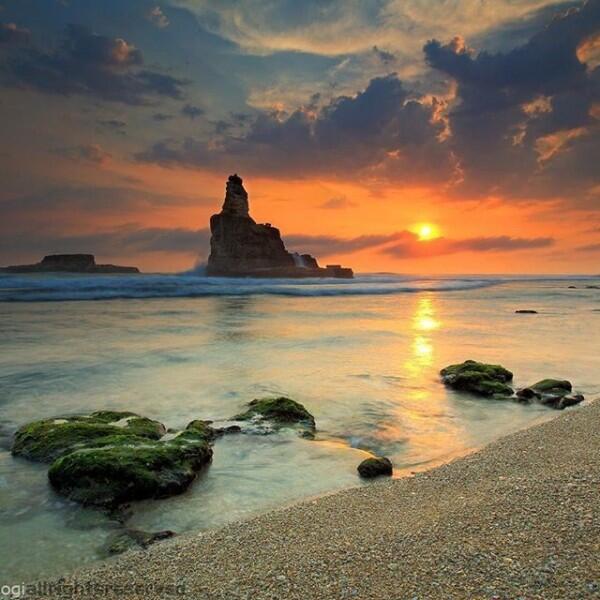 7 Rekomendasi Spot Sunset Paling Epik di Pacitan, Bikin Lupa Pulang
