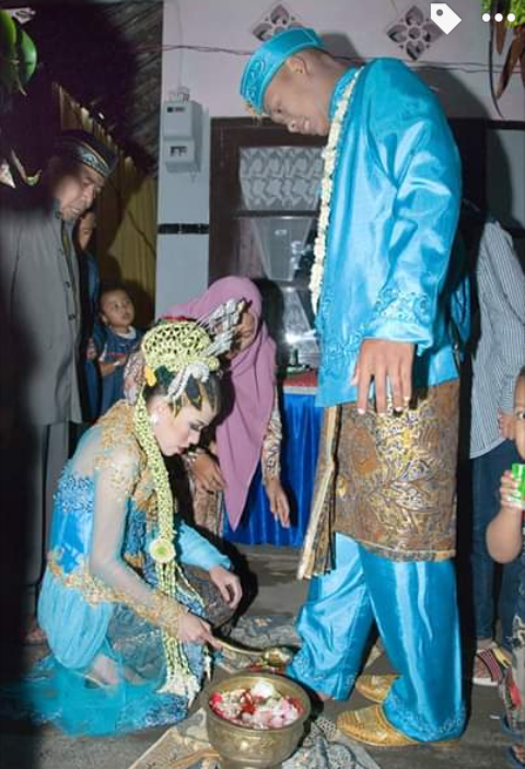 Definisi Kebaya Menurutku, Bagaimana Menurut Kalian Nih ?