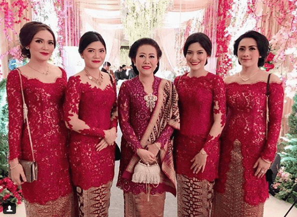 Definisi Kebaya Menurutku, Bagaimana Menurut Kalian Nih ?