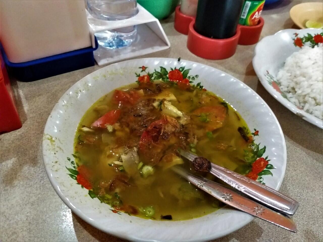 Nyobain Soto Gebraak yang Katanya Bikin Kaget