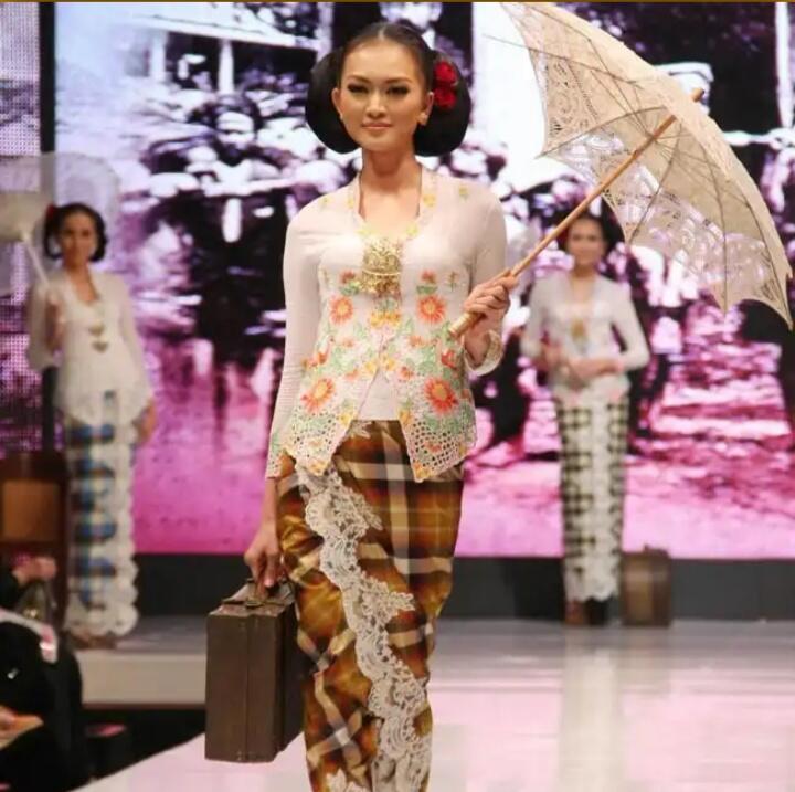 Nita Dengan Kebaya Idolanya