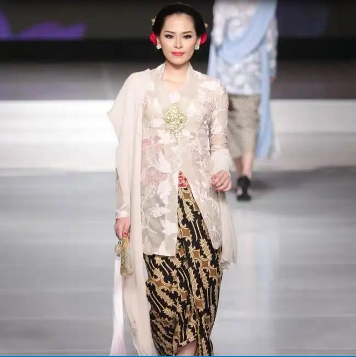 Nita Dengan Kebaya Idolanya