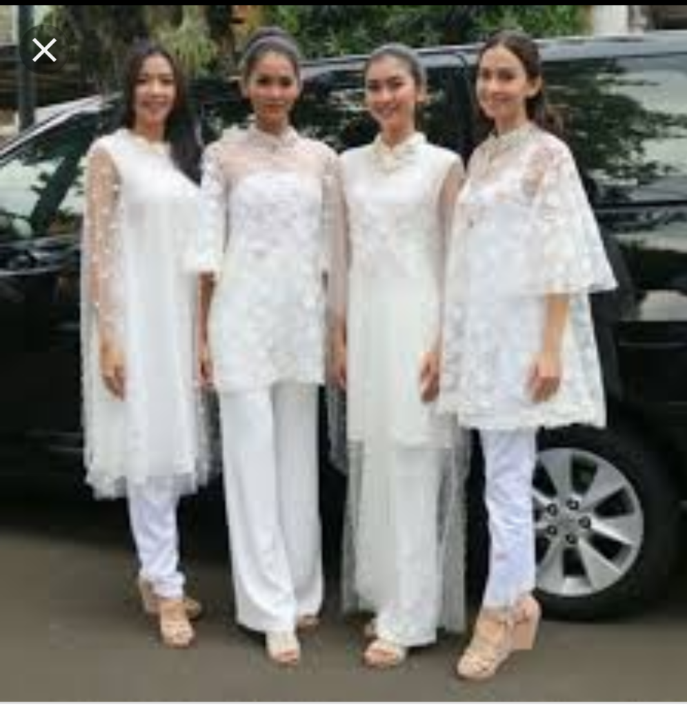 Anggun Dan Feminim Dengan Kebaya