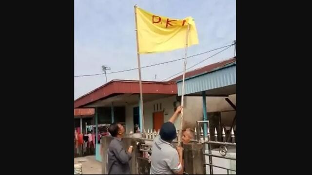 Gilanya Kambuh, Sihidin Kibarkan Bendera PKI di Depan Rumah saat HUT RI