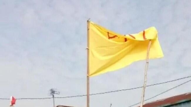 Pria Kibarkan Bendera Bertulisan PKI, Apa Yang Harus Dilakukan?