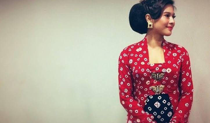 Kebaya Sebagai Pakaian Perempuan Indonesia