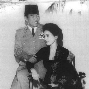 Kebaya Sebagai Pakaian Perempuan Indonesia