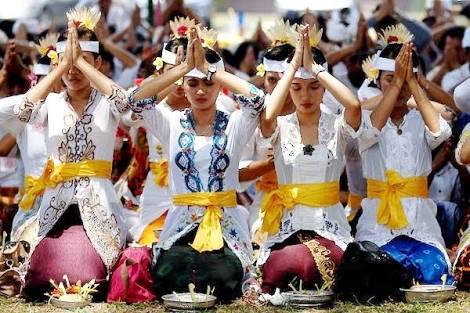Kebaya Sebagai Pakaian Perempuan Indonesia