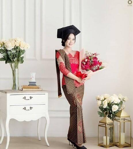Kebaya Sebagai Pakaian Perempuan Indonesia
