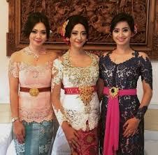 Wanita Memakai Kebaya, Perjuangan Melestarikan Budaya