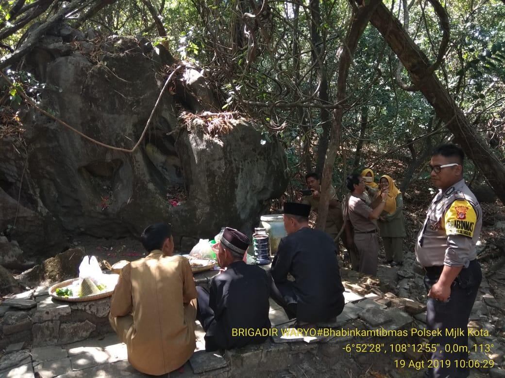 Bhabinkamtibmas Polsek Majalengka Kota Hadiri Hajat Bumi