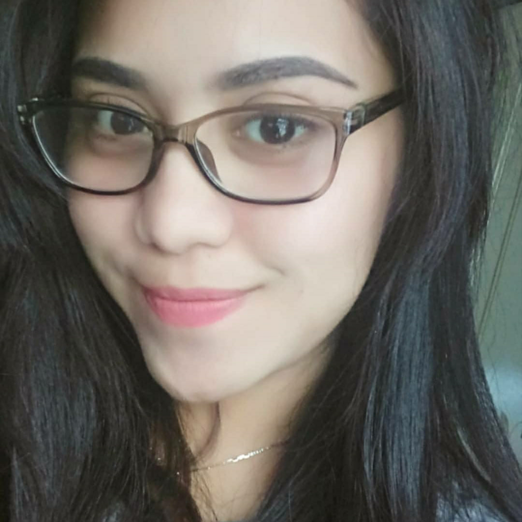 Kelewat Cantik, Guru Cantik Ini Panen Surat Cinta dari Para Siswanya