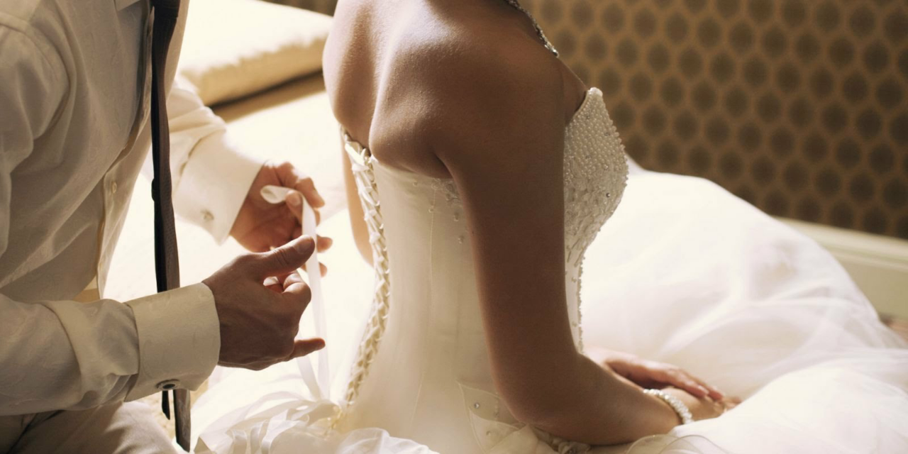 Pengantin Wanita &quot;Nganu&quot; dengan Bukan Pasangannya, Gelap Kali Ya?