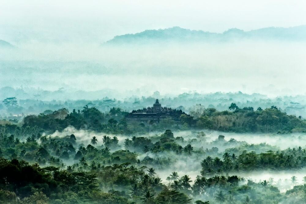 Menyaksikan Sunrise dengan Latar Borobudur dari Punthuk Setumbu