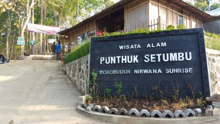 Menyaksikan Sunrise dengan Latar Borobudur dari Punthuk Setumbu