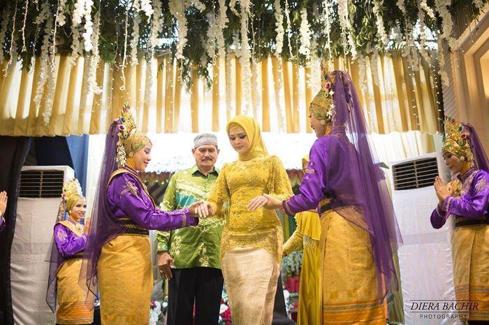 Cantiknya Cut Mairiska Dalam Balutan Kebaya