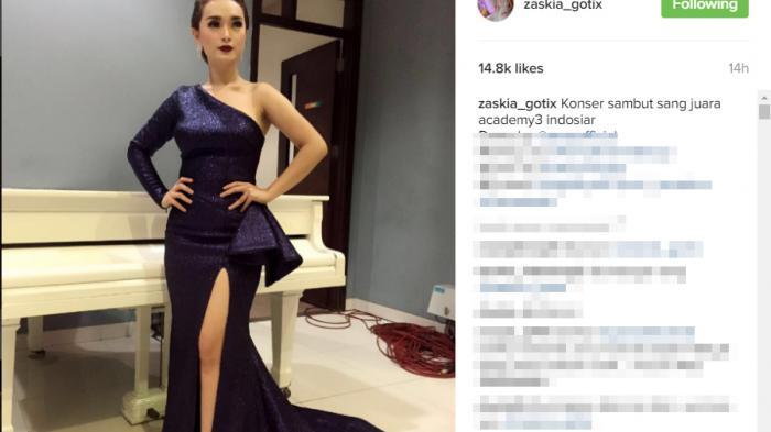 Pakaian Kebaya Modern, Setengah Kaki terlihat, bisakah Disebut Anggun?