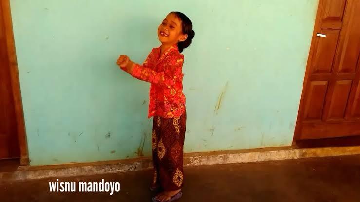 Kebaya Dan Anak Perempuan Indonesia