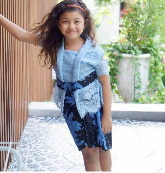 Kebaya Dan Anak Perempuan Indonesia