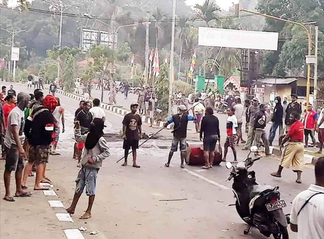 MANOKWARI rusuh : "Kami orang Papua dikatakan sebagai MONYET"