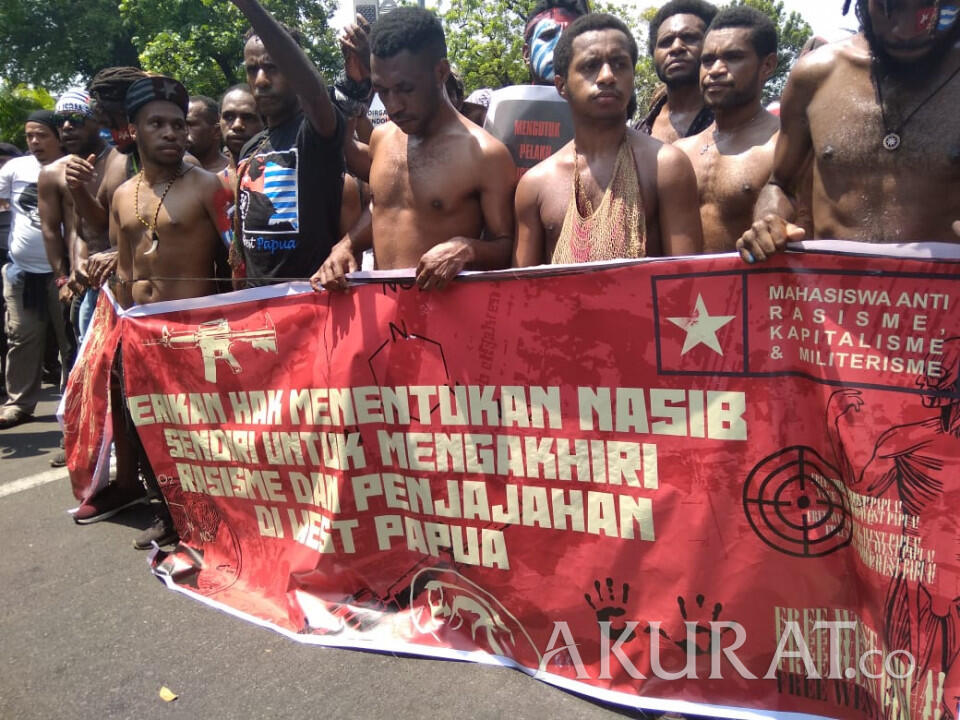 Mahasiswa Papua Gelar Demonstrasi di Depan Istana Negara