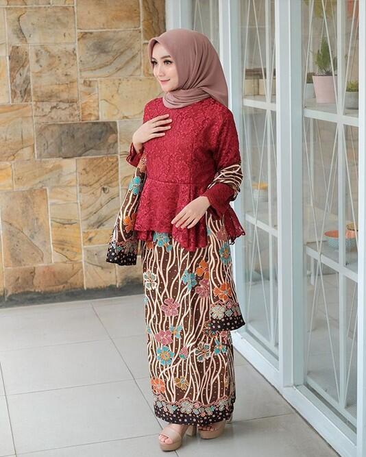 Tampil Ayu Sekaligus Menjadi Pusat Perhatian Dengan Kebaya Modern Versi Kekinian