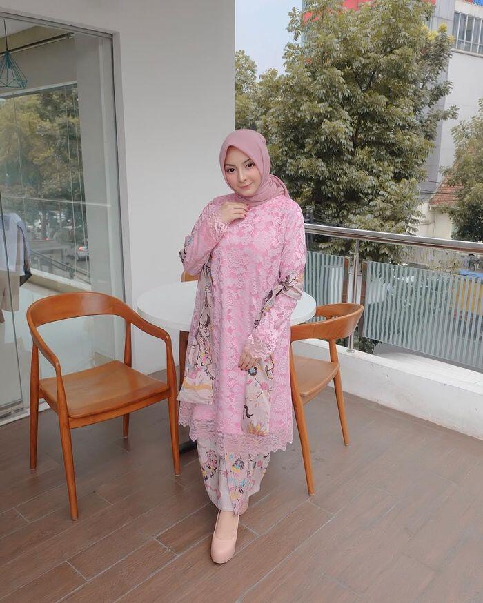 Tampil Ayu Sekaligus Menjadi Pusat Perhatian Dengan Kebaya Modern Versi Kekinian