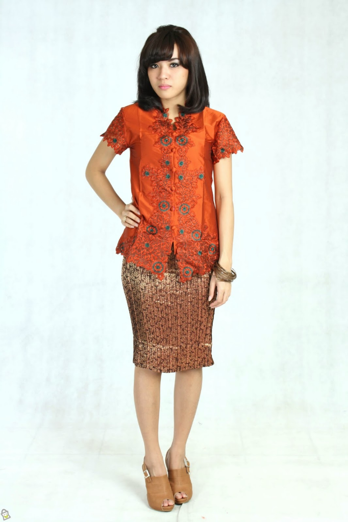Kebaya Sebagai Outfit Kerja, Elegan Loh