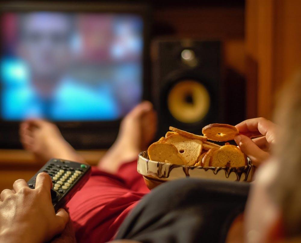 Agan Suka Nonton Film Seri? Waspada Dampak Buruk Binge-Watching!