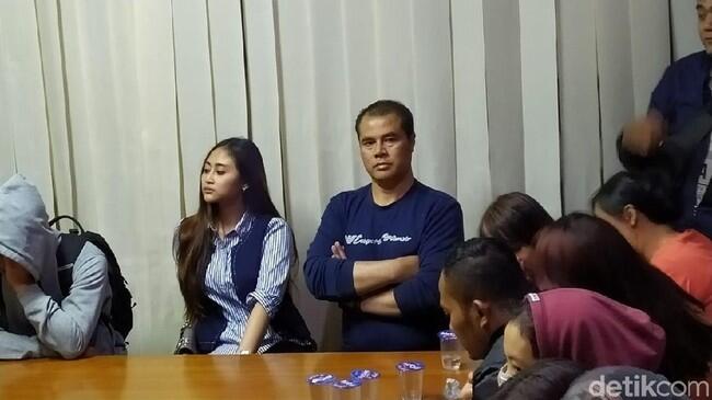 KTP Berbeda dengan Istri, Aceng Fikri Terjaring Operasi Satpol PP Bandung

