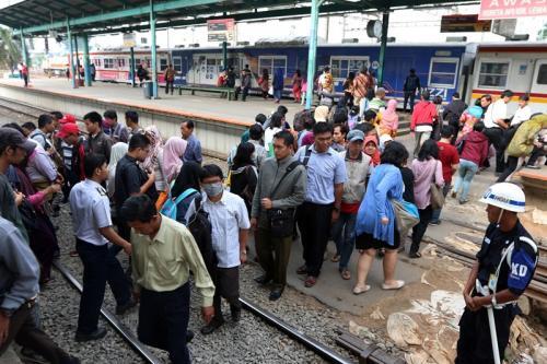 Modus Mengemis Baru di KRL, Pura-Pura Tersasar Lalu Minta Uang